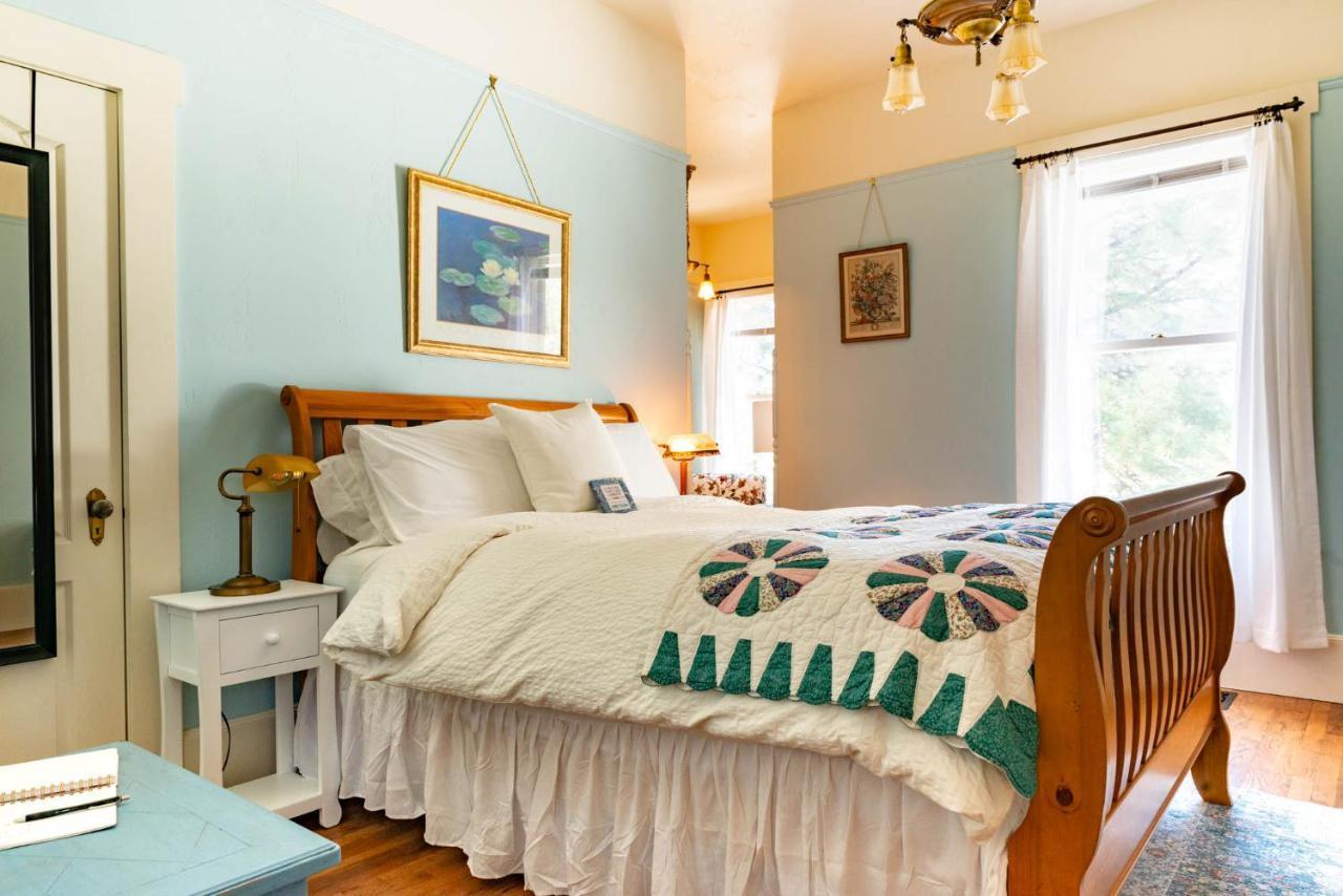 Starlight Pines Bed & Breakfast Флегстафф Екстер'єр фото
